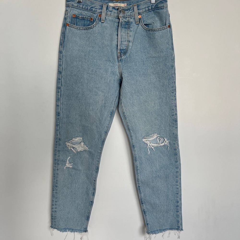 Levis wedgie light wash - size 27
